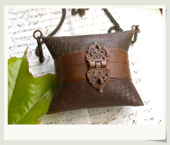 French antique 19 th century bronze copper antique ornate Mesh Mistletoe Purse jewelry bag coin bag jewelry box French antique 19 th century bronze copper antique ornate Mesh Mistletoe Purse jewelry bag coin bag jewelry box