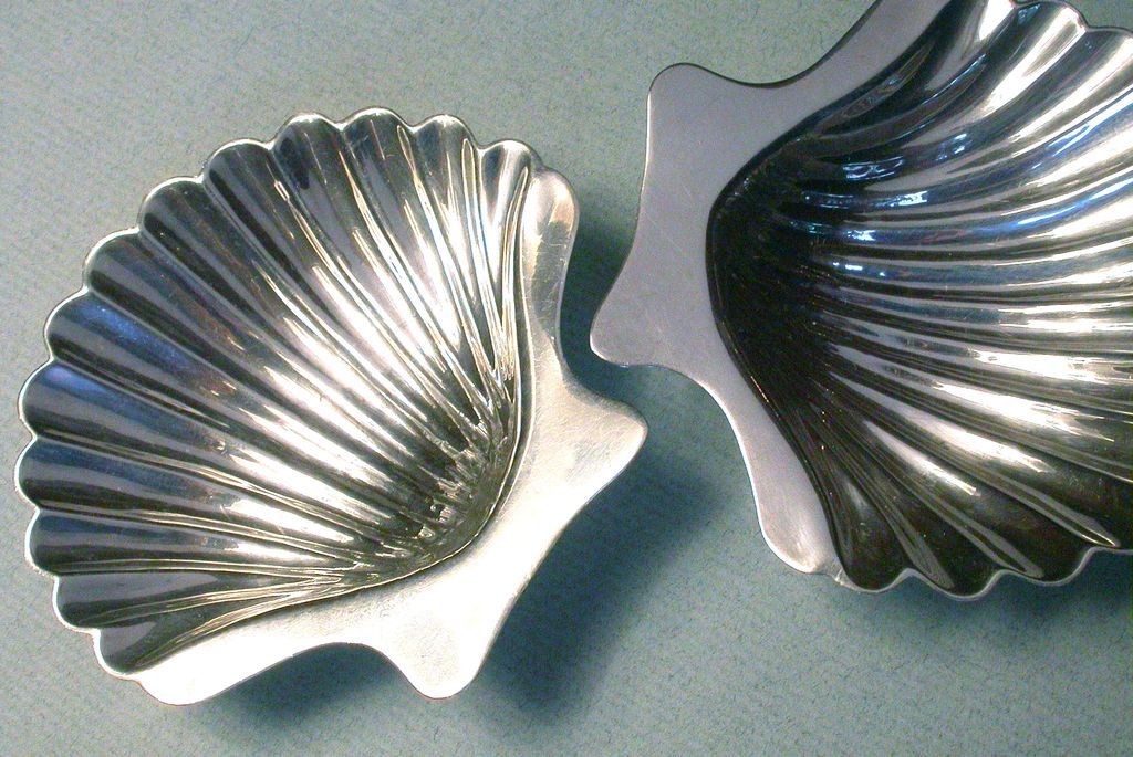 Pair vintage sterling salt cellars shell shaped hallmarked GWO 1748 Pair vintage sterling salt cellars shell shaped hallmarked GWO 1748