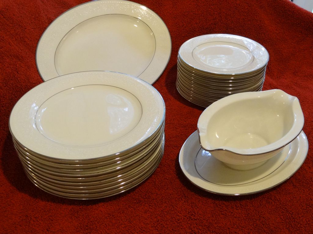 Noritake Sorrento 23 piece set Noritake Sorrento 23 piece set