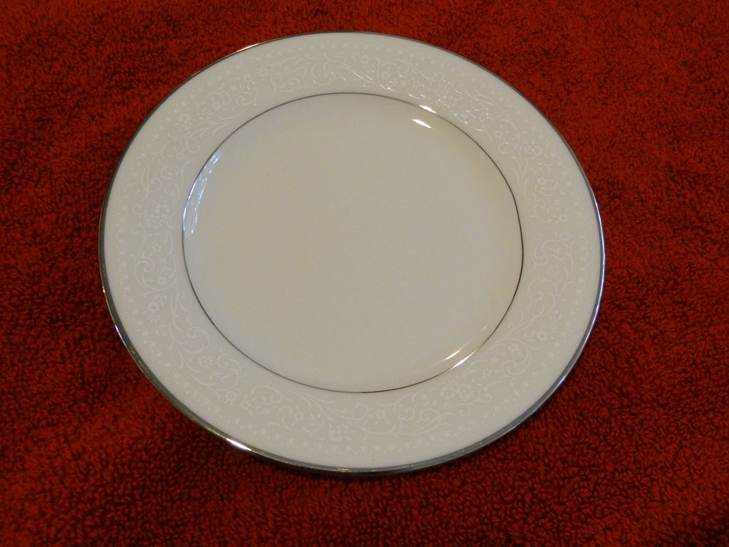 Noritake Sorrento 23 piece set Noritake Sorrento 23 piece set