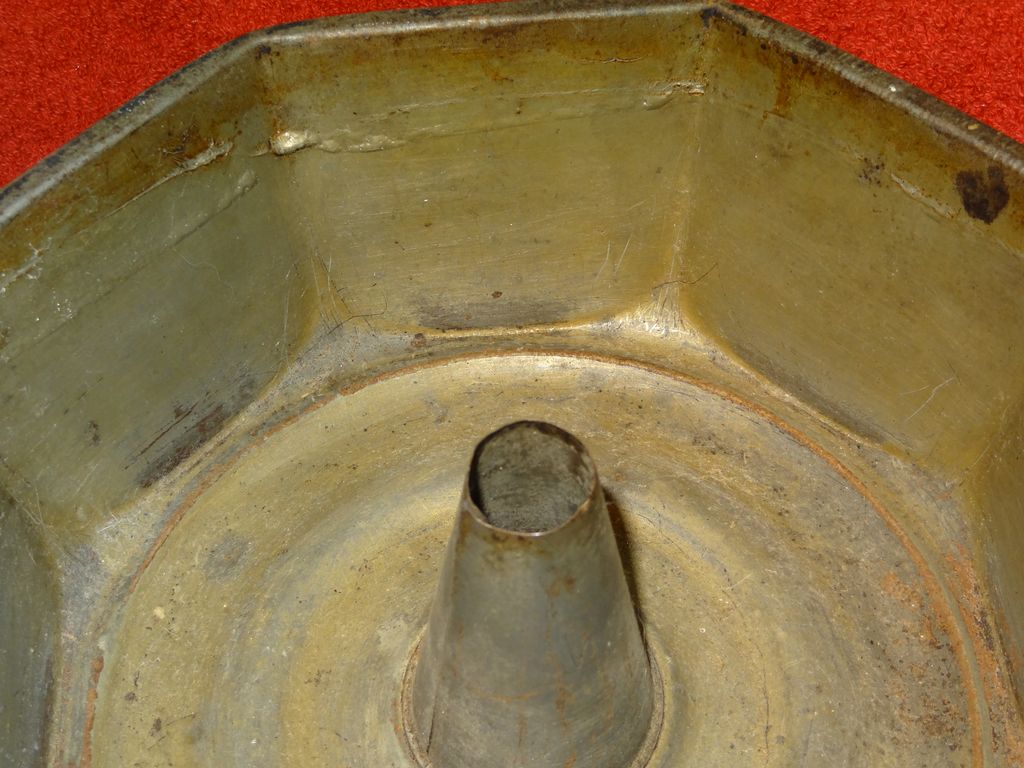 Vintage tin cake pan and Wear-ever strainer Vintage tin cake pan and Wear-ever strainer