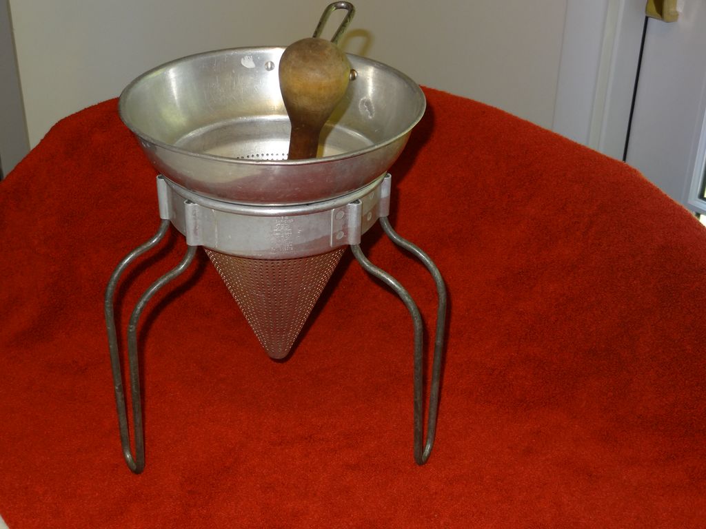 Vintage tin cake pan and Wear-ever strainer Vintage tin cake pan and Wear-ever strainer
