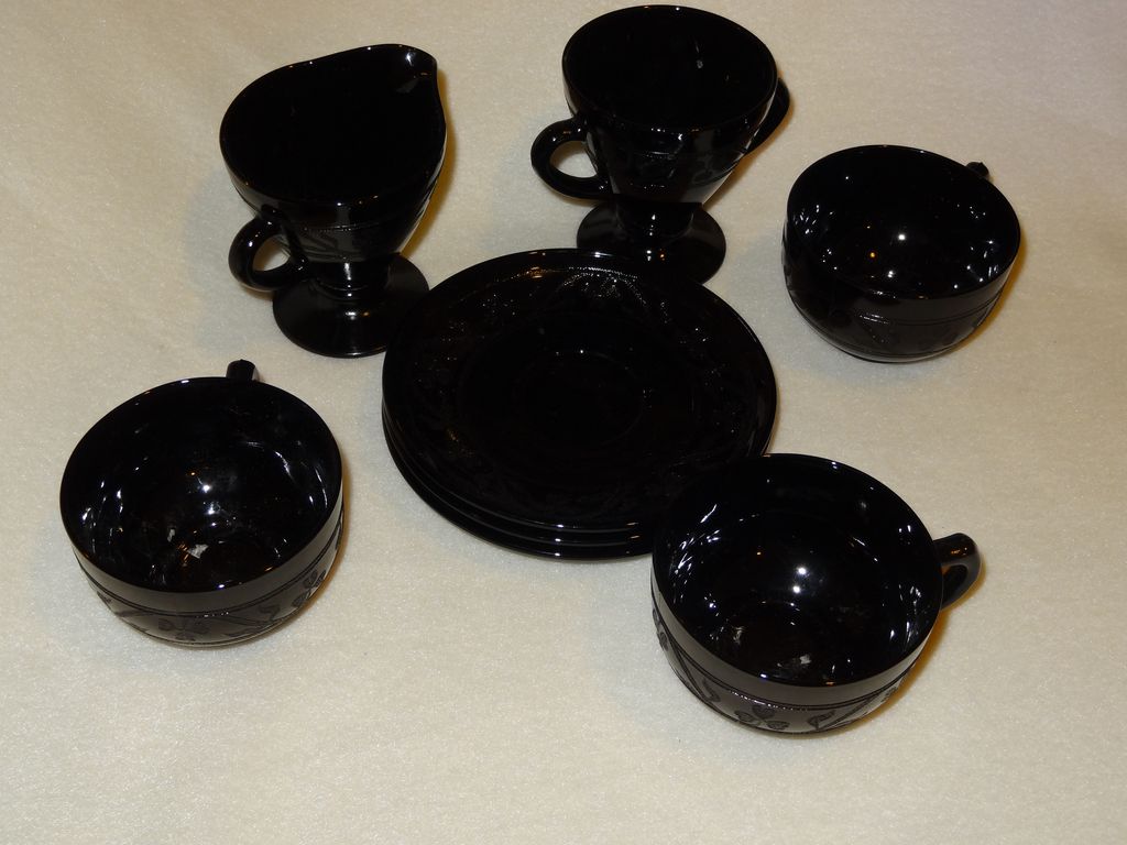 Hazel-Atlas Cloverleaf black creamer, sugar, 3 cups and saucers Hazel-Atlas Cloverleaf black creamer, sugar, 3 cups and saucers