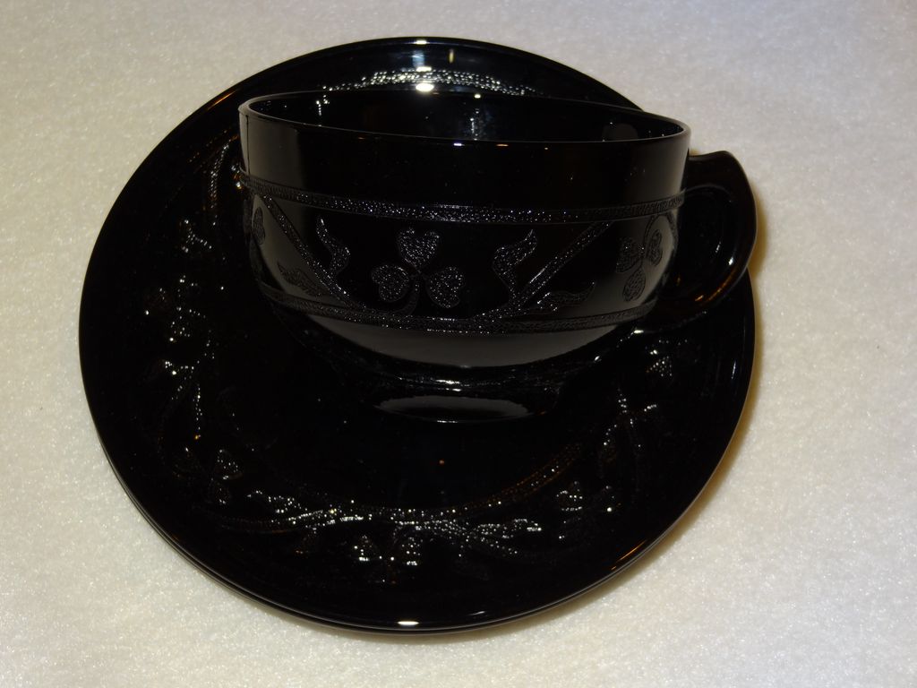 Hazel-Atlas Cloverleaf black creamer, sugar, 3 cups and saucers Hazel-Atlas Cloverleaf black creamer, sugar, 3 cups and saucers