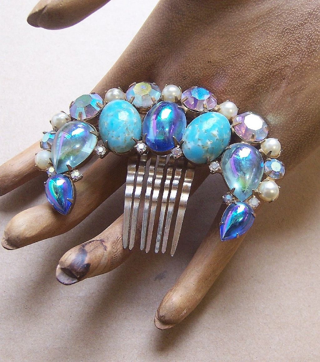 Vintage Hair Comb Hollywood Regency Blue Cabochon Hair Accessory Vintage Hair Comb Hollywood Regency Blue Cabochon Hair Accessory