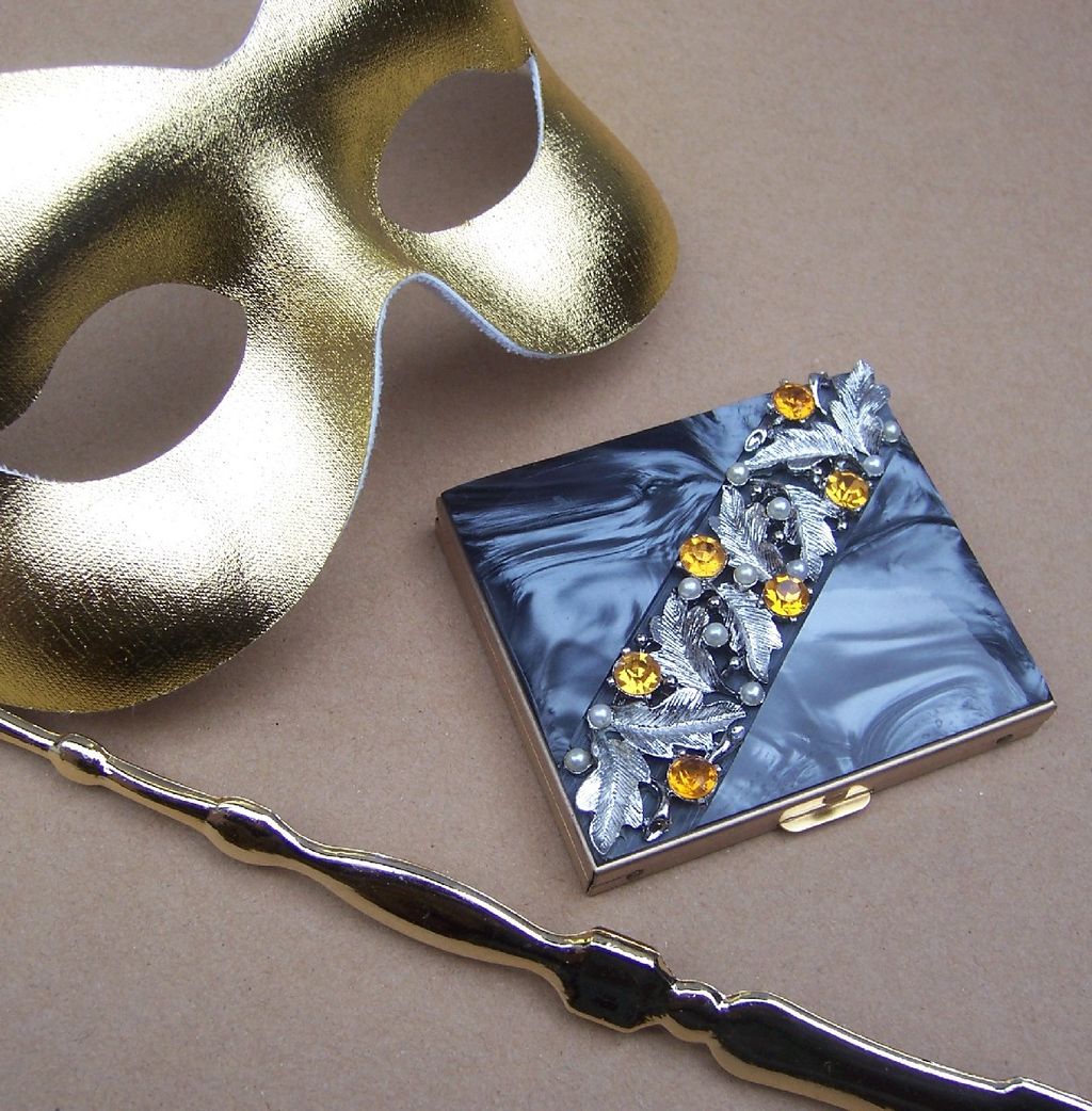 Vintage Powder Compact Hollywood Regency Blue Lucite Faux Pearl and Citrine Vintage Powder Compact Hollywood Regency Blue Lucite Faux Pearl and Citrine