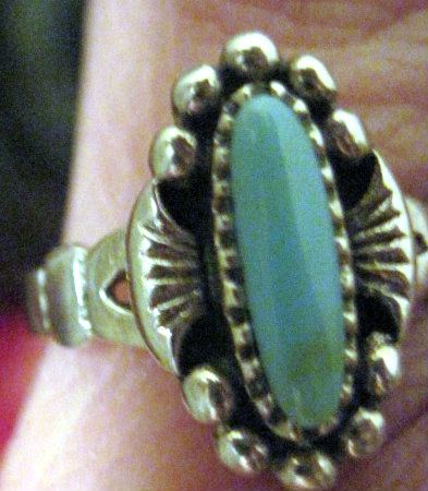 Beautiful Vintage Sterling Silver Native American Turquoise Ring Beautiful Vintage Sterling Silver Native American Turquoise Ring