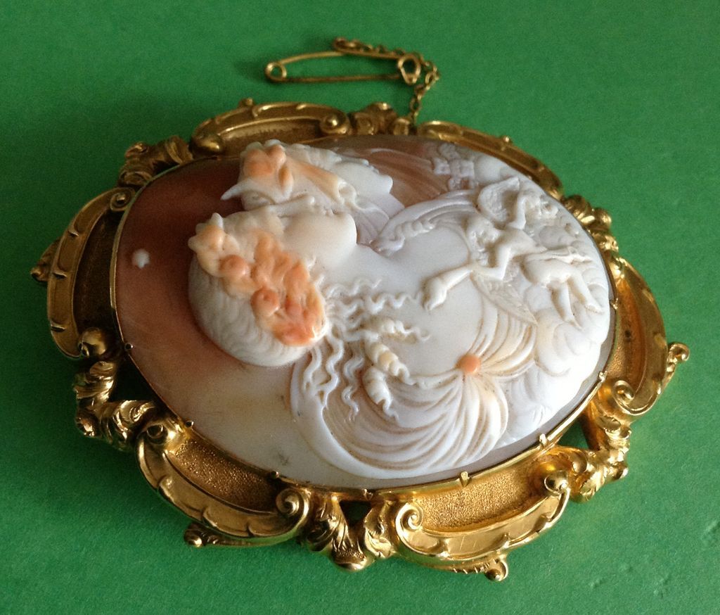 Fabulous Quality Shell Cameo of the Allegory of Night and Day Fabulous Quality Shell Cameo of the Allegory of Night and Day