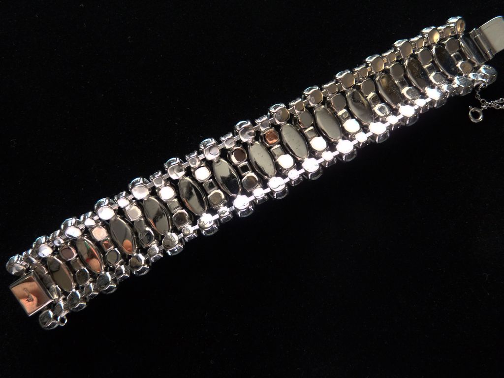 Pretty Blues Signed Sherman Bracelet. Pretty Blues Signed Sherman Bracelet.