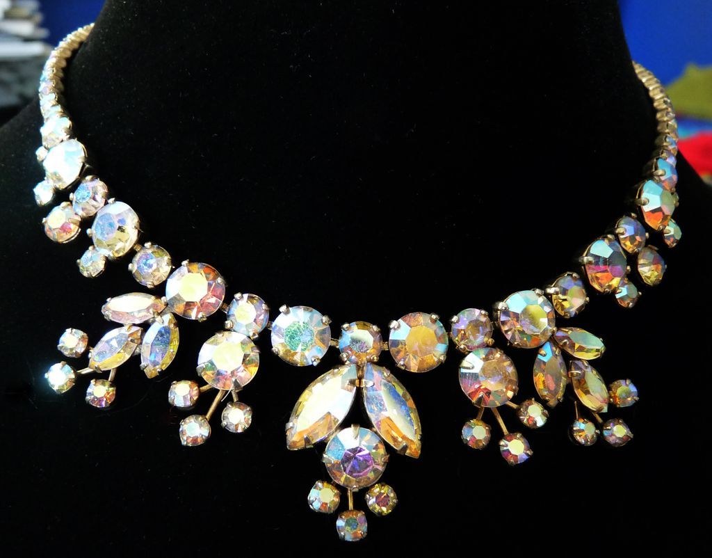 Pretty Aurora Borealis Necklace. Pretty Aurora Borealis Necklace.