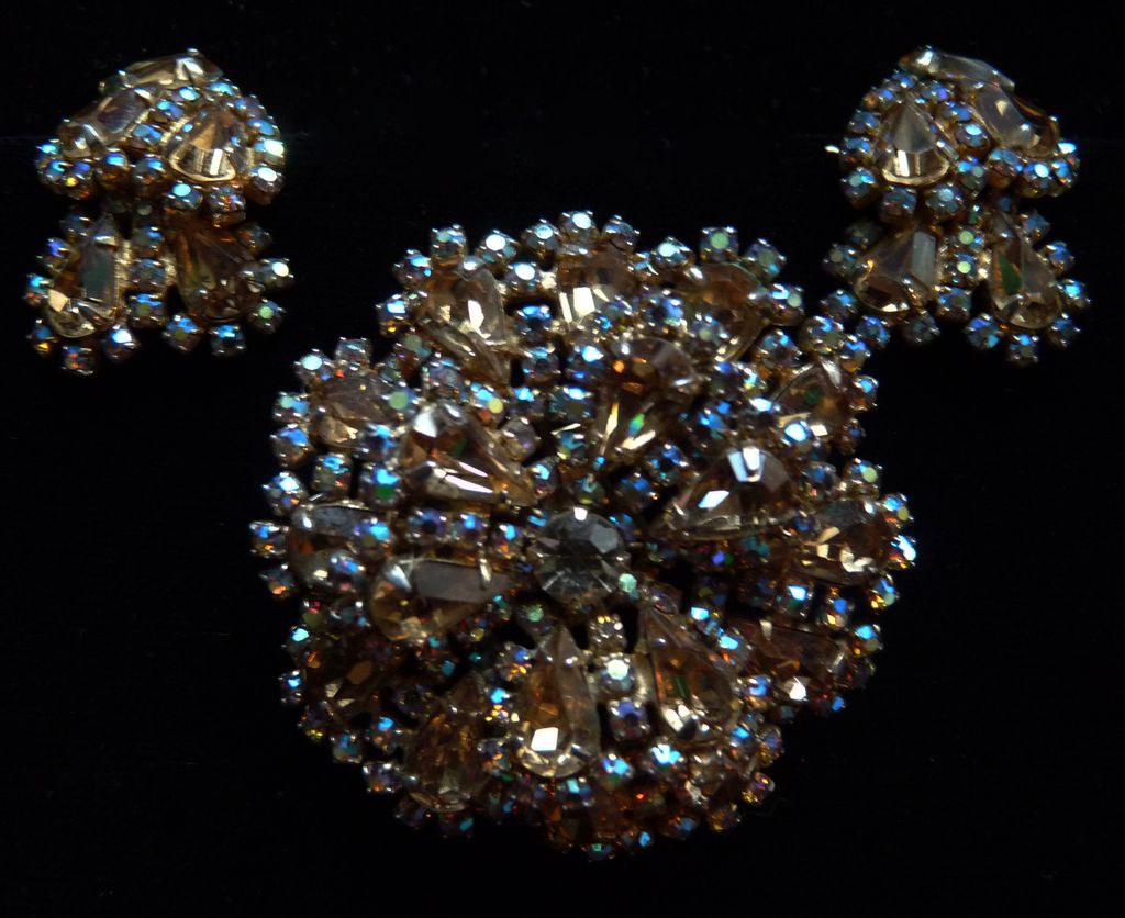 Brown Floral Signed Sherman Pin and Earring Set Brown Floral Signed Sherman Pin and Earring Set