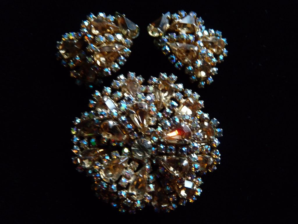 Brown Floral Signed Sherman Pin and Earring Set Brown Floral Signed Sherman Pin and Earring Set