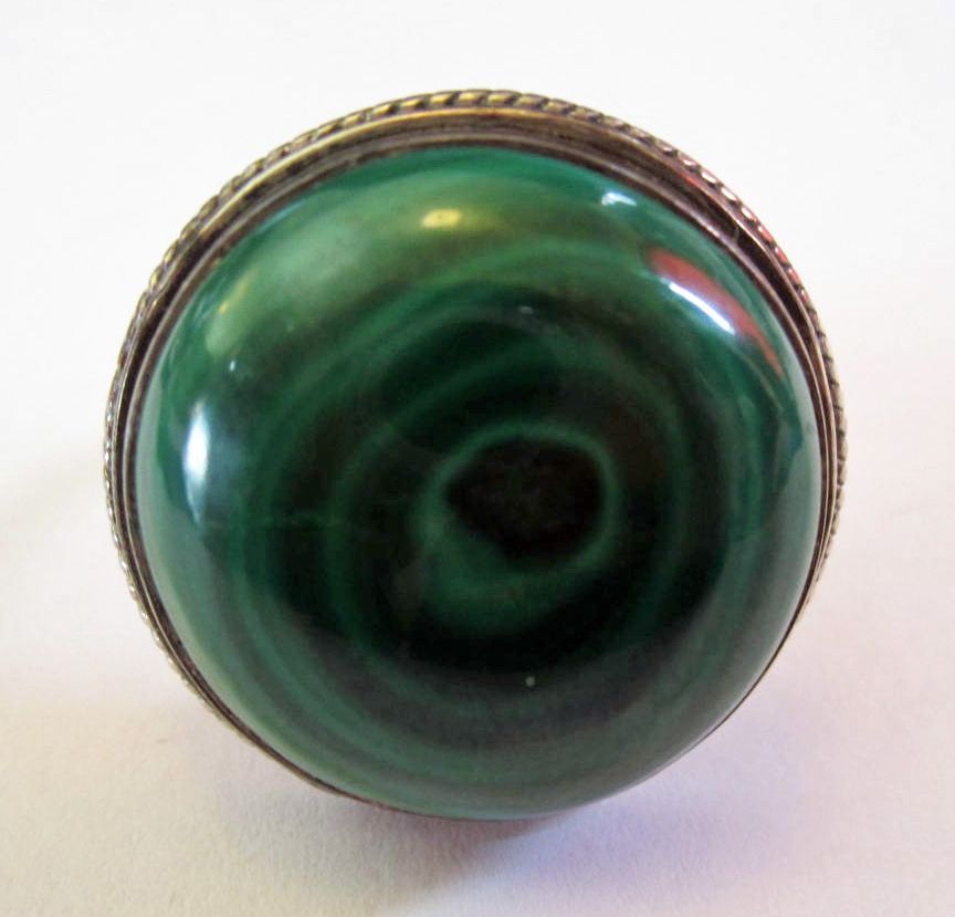 Vintage Sterling Silver Malachite Cabochon Ring Vintage Sterling Silver Malachite Cabochon Ring