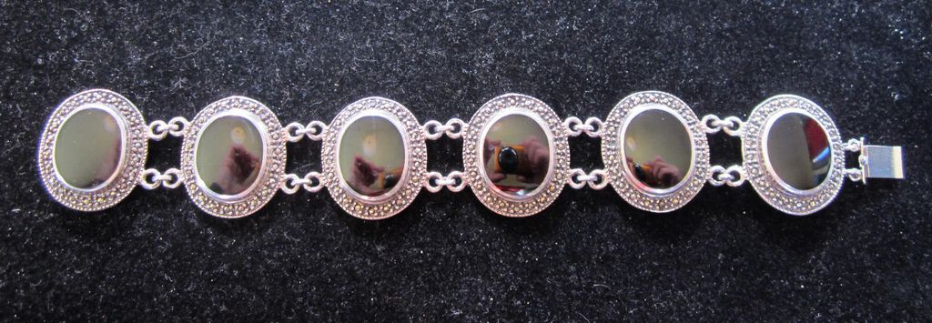 Vintage Sterling Silver Marcasite Round Onyx Bracelet Vintage Sterling Silver Marcasite Round Onyx Bracelet