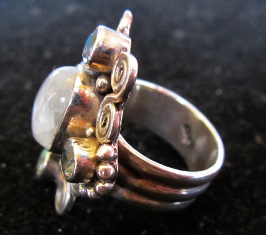 Vintage Moonstone and Blue Topaz Ring Vintage Moonstone and Blue Topaz Ring
