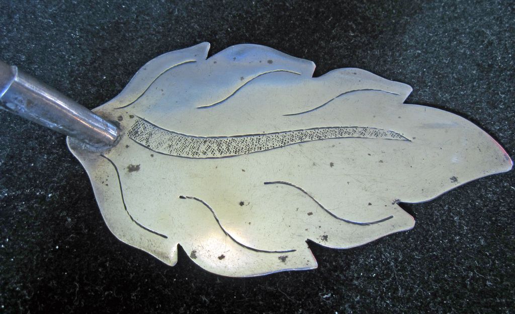 Antique Leaf Shaped Mexican Sterling Silver Pie Server With Wood Handle Antique Leaf Shaped Mexican Sterling Silver Pie Server With Wood Handle