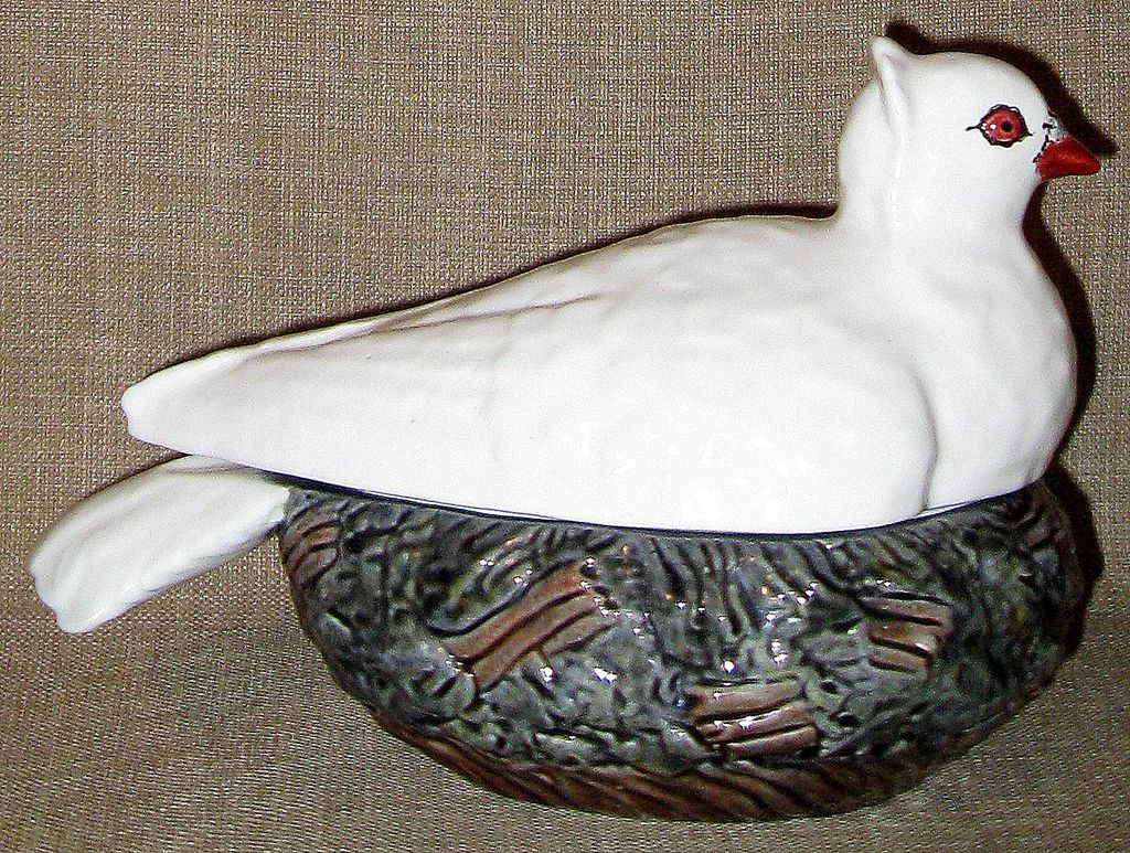 1930s Hand Painted/Tin Glazed Portuguese Majolica Dove on Nest Lidded Casserole 1930s Hand Painted/Tin Glazed Portuguese Majolica Dove on Nest Lidded Casserole