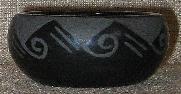 Stunning Handmade SAN ILDEFONSO Pueblo Pottery Blackware Bowl w/Geometric Design Stunning Handmade SAN ILDEFONSO Pueblo Pottery Blackware Bowl w/Geometric Design