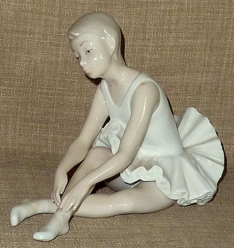 Hard to Find Handpainted Retired LLADRO NAO Porcelain Ballerina Figurine Hard to Find Handpainted Retired LLADRO NAO Porcelain Ballerina Figurine