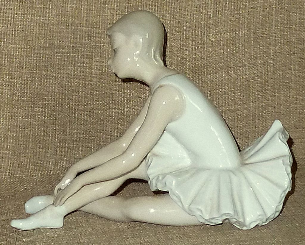 Hard to Find Handpainted Retired LLADRO NAO Porcelain Ballerina Figurine Hard to Find Handpainted Retired LLADRO NAO Porcelain Ballerina Figurine