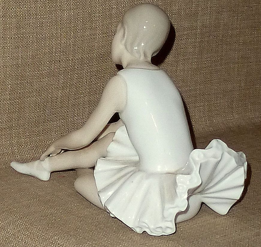 Hard to Find Handpainted Retired LLADRO NAO Porcelain Ballerina Figurine Hard to Find Handpainted Retired LLADRO NAO Porcelain Ballerina Figurine