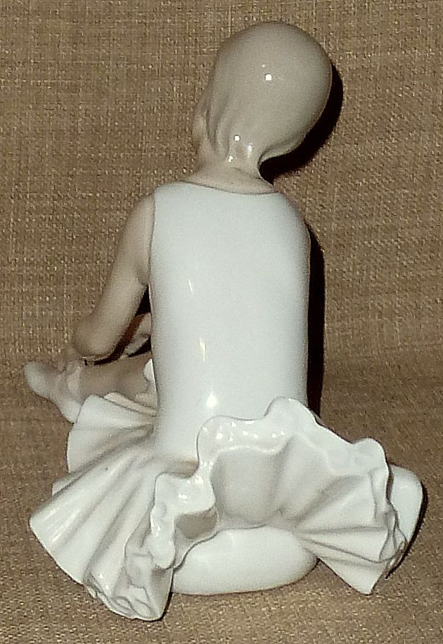 Hard to Find Handpainted Retired LLADRO NAO Porcelain Ballerina Figurine Hard to Find Handpainted Retired LLADRO NAO Porcelain Ballerina Figurine