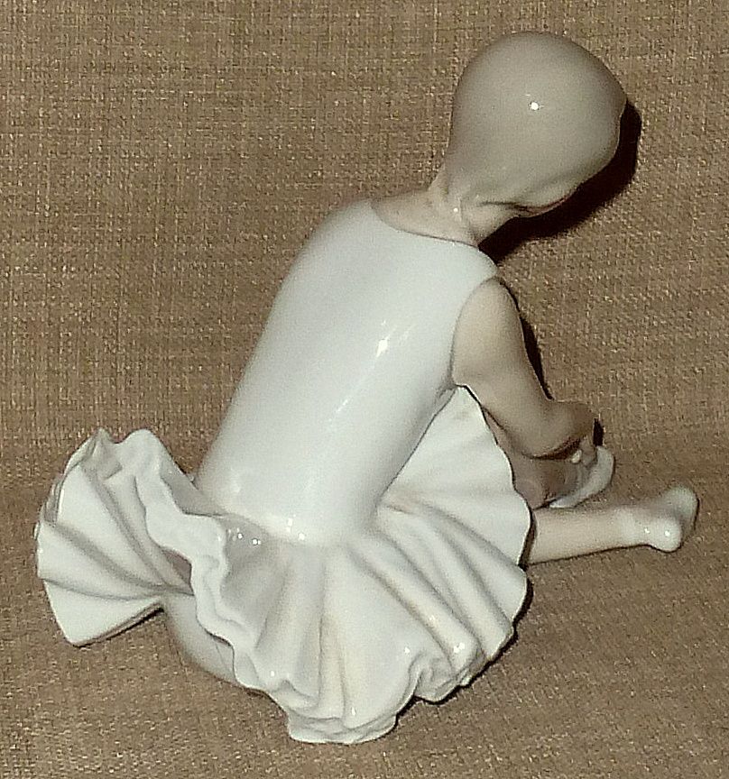 Hard to Find Handpainted Retired LLADRO NAO Porcelain Ballerina Figurine Hard to Find Handpainted Retired LLADRO NAO Porcelain Ballerina Figurine