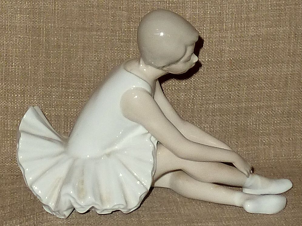 Hard to Find Handpainted Retired LLADRO NAO Porcelain Ballerina Figurine Hard to Find Handpainted Retired LLADRO NAO Porcelain Ballerina Figurine