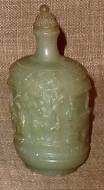 Gorgeous Antique Chinese Carved Jade Snuff Bottle w/Spoon Gorgeous Antique Chinese Carved Jade Snuff Bottle w/Spoon