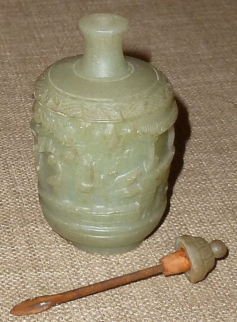 Gorgeous Antique Chinese Carved Jade Snuff Bottle w/Spoon Gorgeous Antique Chinese Carved Jade Snuff Bottle w/Spoon