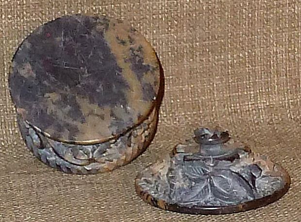 Small Older Chinese Carved Floral Design Inkwell w/Lid Small Older Chinese Carved Floral Design Inkwell w/Lid