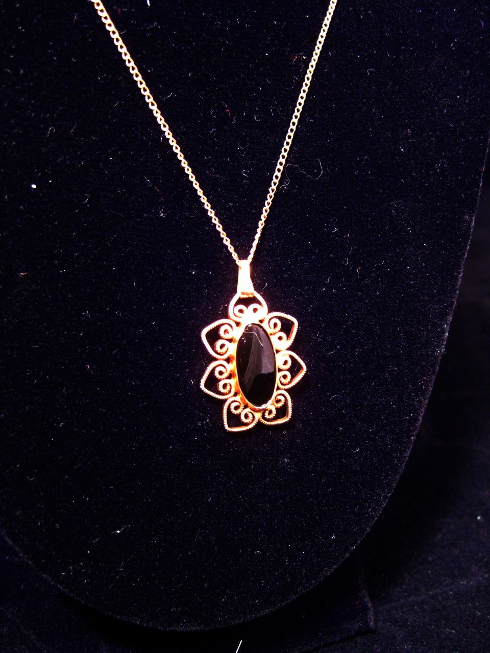 Black Obsidian Filigree Heart Necklace 12KT Gold Filled Chain Black Obsidian Filigree Heart Necklace 12KT Gold Filled Chain