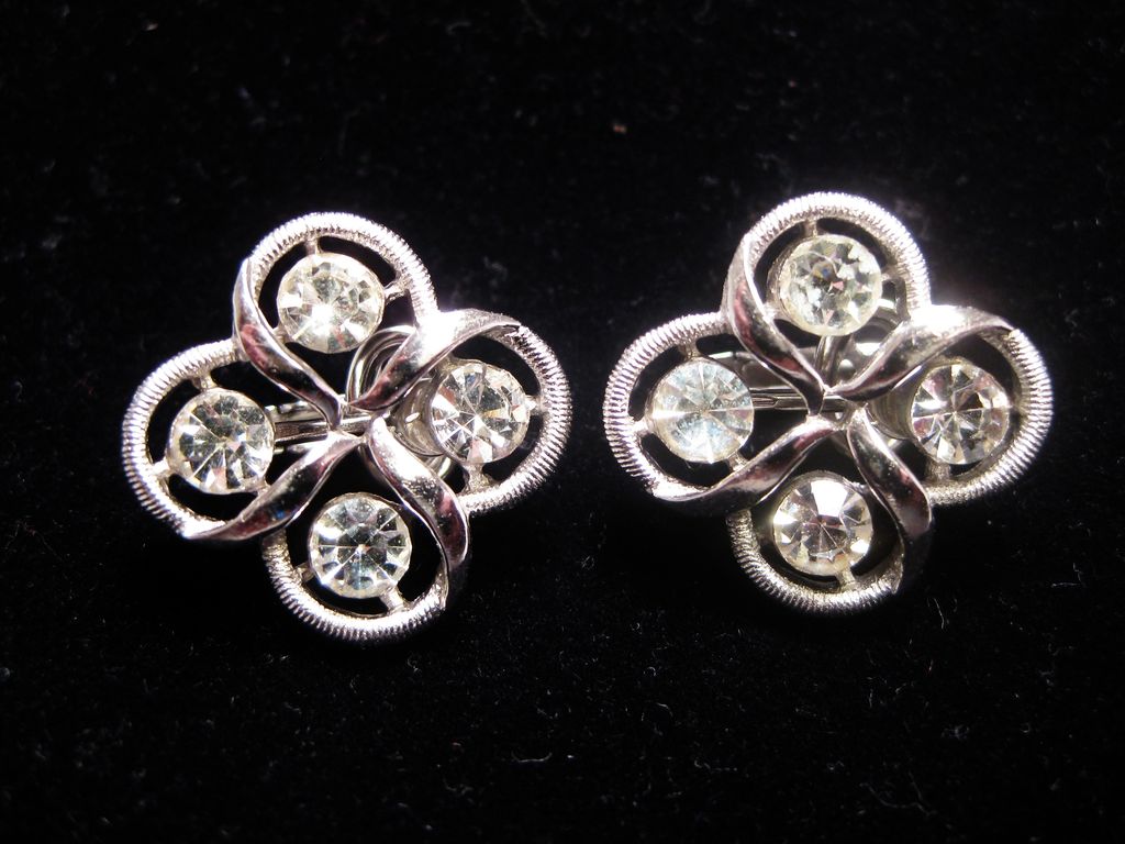 Gorgeous Crown Trifari Silver & Rhinestone Earrings Clip On Gorgeous Crown Trifari Silver & Rhinestone Earrings Clip On