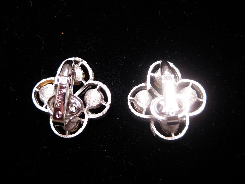 Gorgeous Crown Trifari Silver & Rhinestone Earrings Clip On Gorgeous Crown Trifari Silver & Rhinestone Earrings Clip On