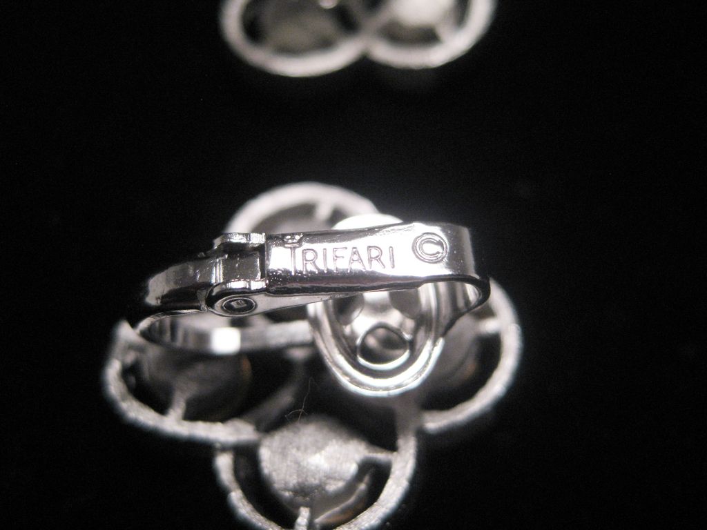 Gorgeous Crown Trifari Silver & Rhinestone Earrings Clip On Gorgeous Crown Trifari Silver & Rhinestone Earrings Clip On