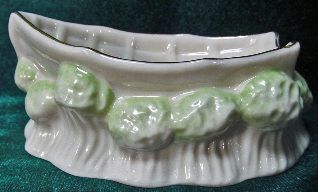 Irish Belleek 0452 Boat Ashtray Pipe Holder Irish Belleek 0452 Boat Ashtray Pipe Holder