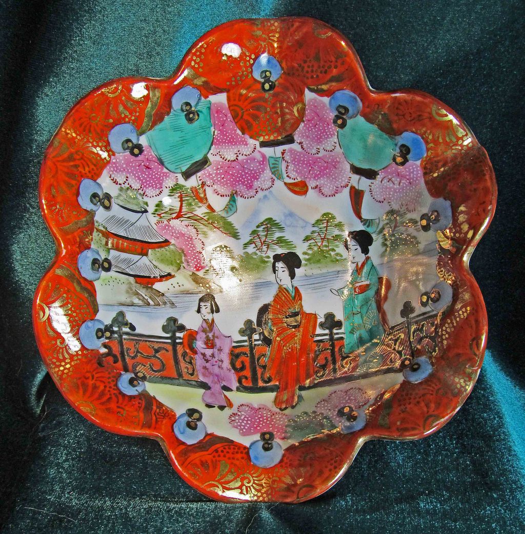 Nippon Bowl Flared Scalloped Shape Geisha Girl Decoration Nippon Bowl Flared Scalloped Shape Geisha Girl Decoration