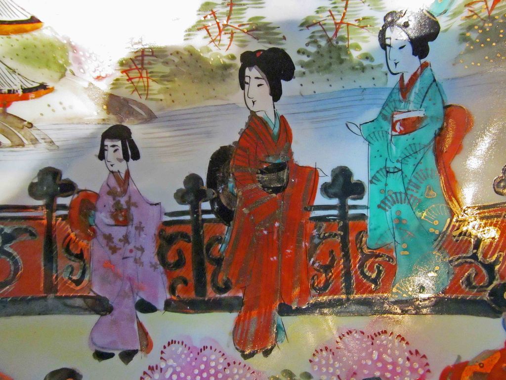 Nippon Bowl Flared Scalloped Shape Geisha Girl Decoration Nippon Bowl Flared Scalloped Shape Geisha Girl Decoration