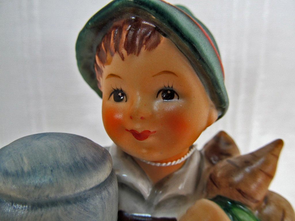 Hummel Goebel Figurine For Father Hum 87 TMK 5 Hummel Goebel Figurine For Father Hum 87 TMK 5