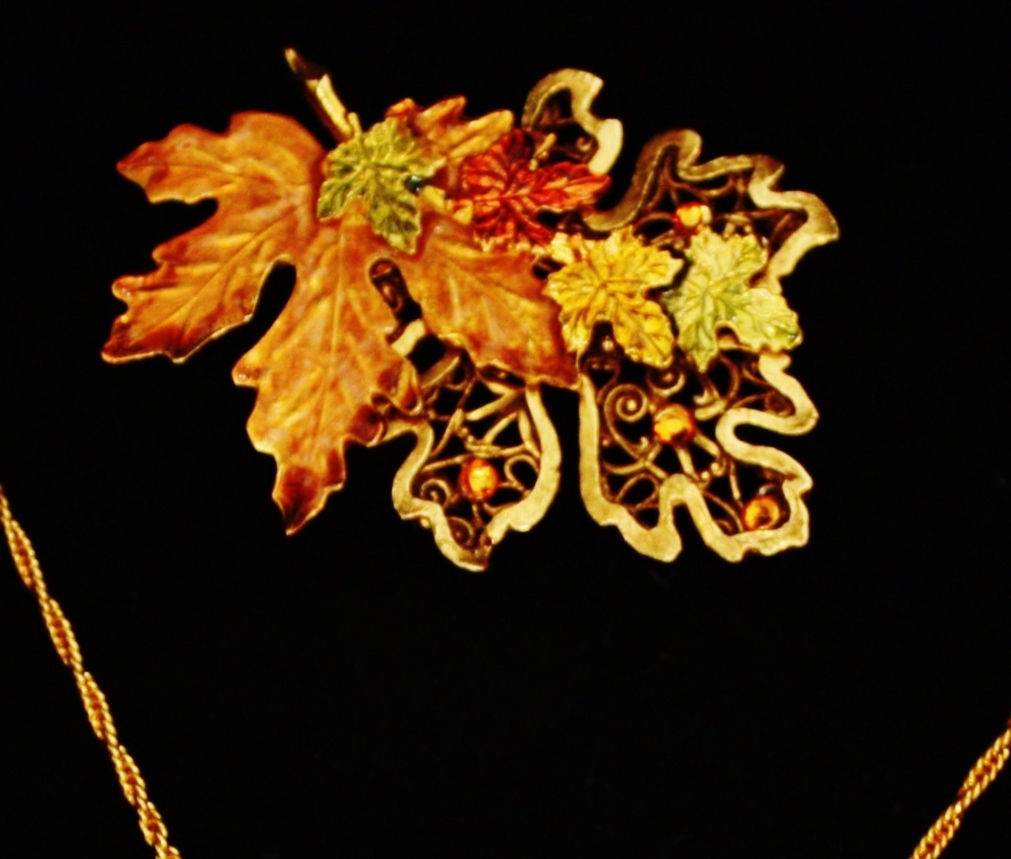 KC Signed Fall or Autumn Leaves Brooch & Necklace Gold Tone Set KC Signed Fall or Autumn Leaves Brooch & Necklace Gold Tone Set