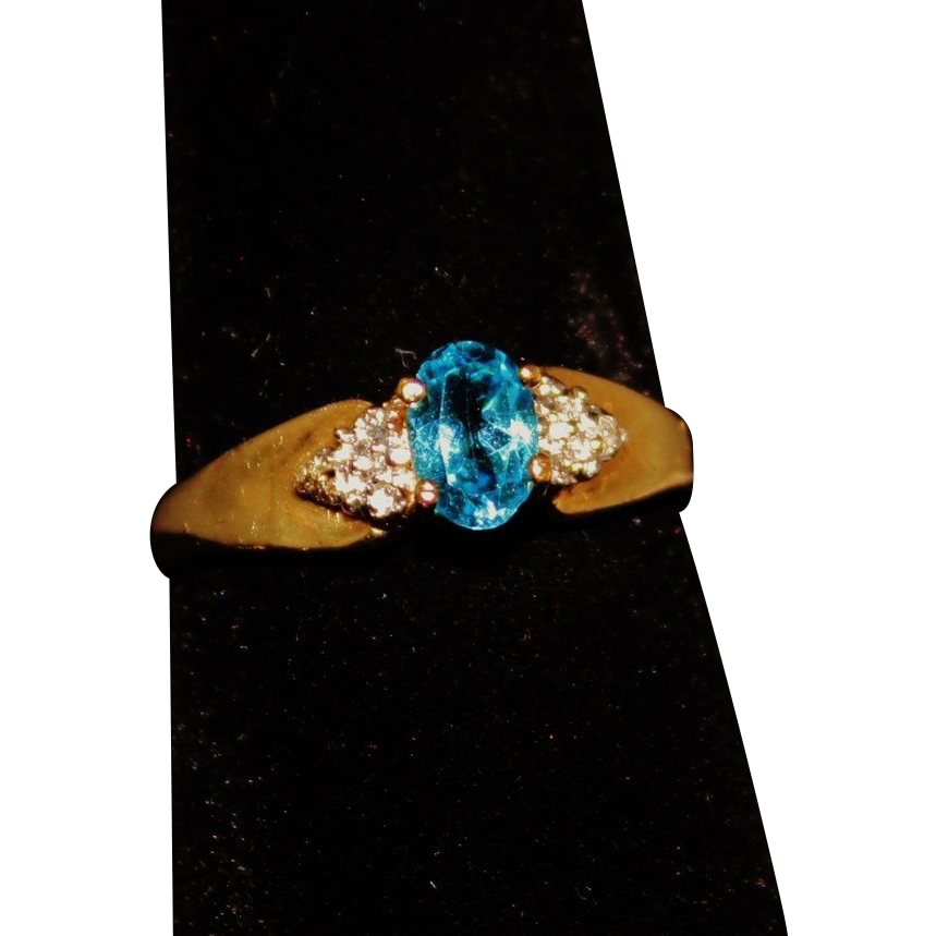 10K Gold Ring with Aquamarine and Diamond Chip Size 7 10K Gold Ring with Aquamarine and Diamond Chip Size 7