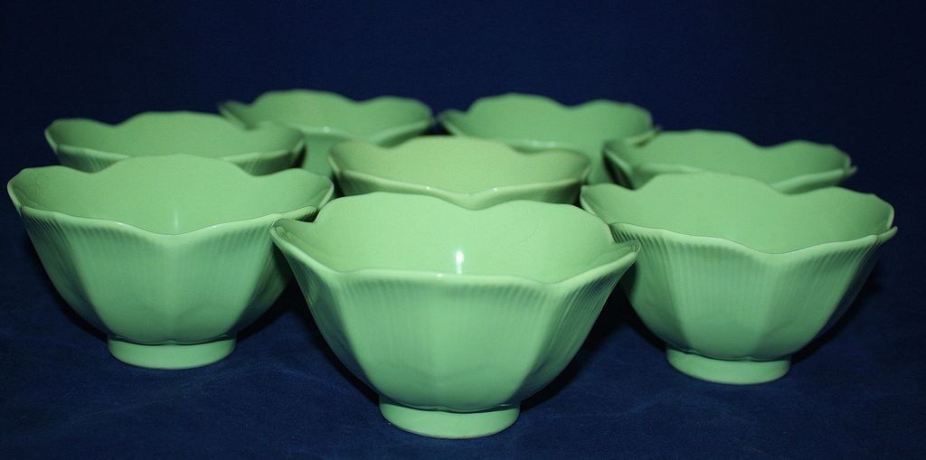 Vintage 8 Piece Set Seafoam Green Ceramic Lotus Shape Dessert Bowls Vintage 8 Piece Set Seafoam Green Ceramic Lotus Shape Dessert Bowls