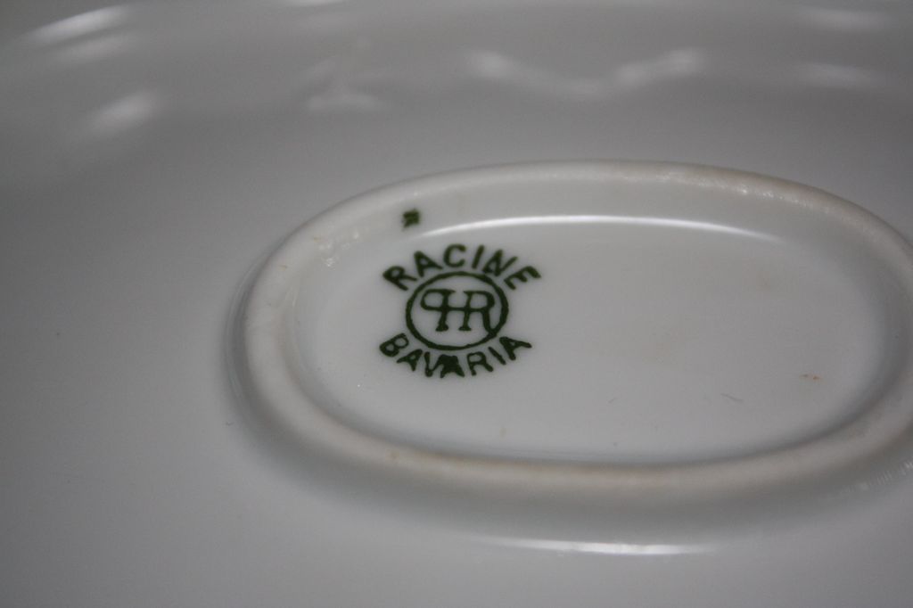 Vtg Embossed Hutschenreuther Lidded & Footed Tureen Bavaria (all White) Racine Pattern Vtg Embossed Hutschenreuther Lidded & Footed Tureen Bavaria (all White) Racine Pattern