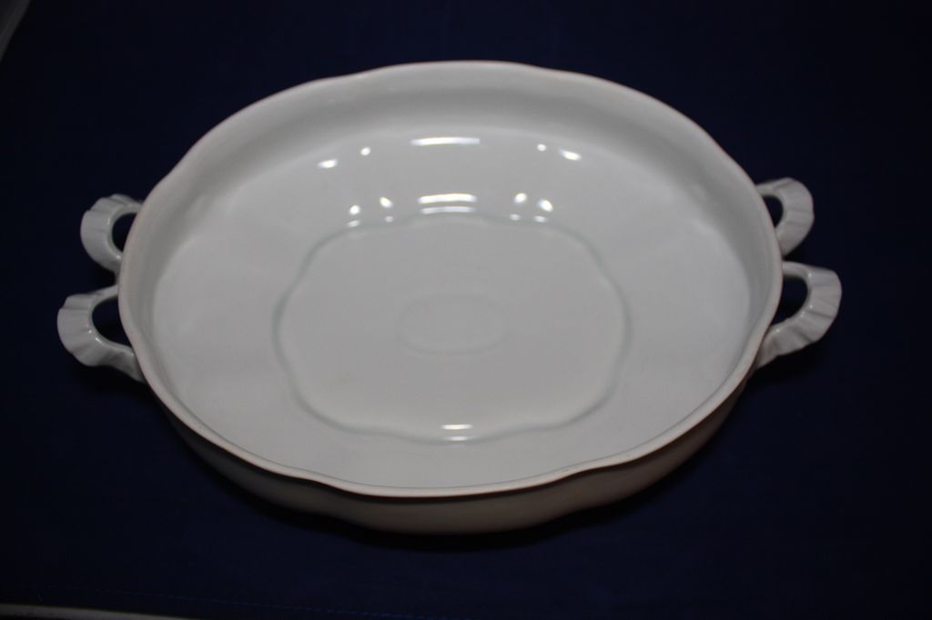 Vtg Embossed Hutschenreuther Lidded & Footed Tureen Bavaria (all White) Racine Pattern Vtg Embossed Hutschenreuther Lidded & Footed Tureen Bavaria (all White) Racine Pattern