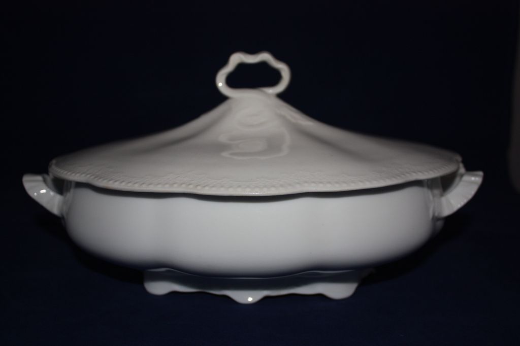 Vtg Embossed Hutschenreuther Lidded & Footed Tureen Bavaria (all White) Racine Pattern Vtg Embossed Hutschenreuther Lidded & Footed Tureen Bavaria (all White) Racine Pattern