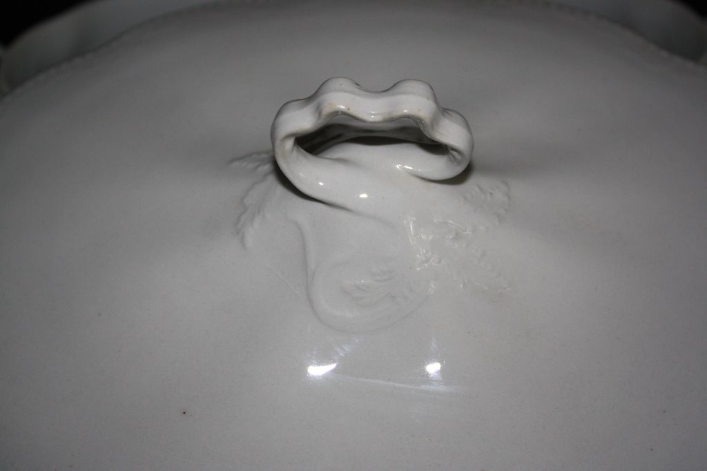 Vtg Embossed Hutschenreuther Lidded & Footed Tureen Bavaria (all White) Racine Pattern Vtg Embossed Hutschenreuther Lidded & Footed Tureen Bavaria (all White) Racine Pattern