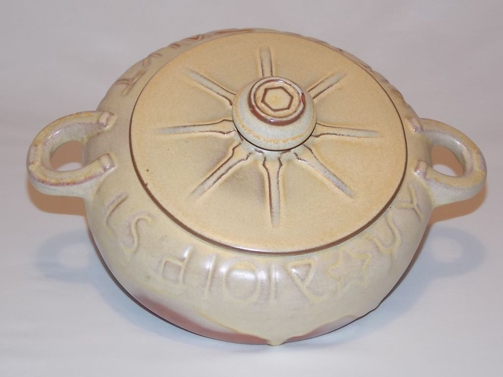 Vintage 40's Frankoma Potteries Desert Gold Wagon Wheel 2 quart covered casserole Vintage 40's Frankoma Potteries Desert Gold Wagon Wheel 2 quart covered casserole