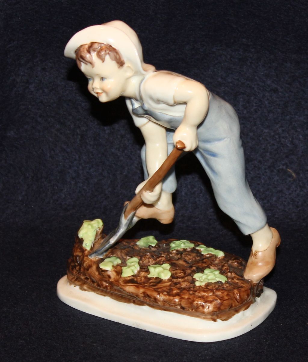 Royal Worcester Saturday's Child Shreve Crumps & Low Royal Worcester Saturday's Child Shreve Crumps & Low