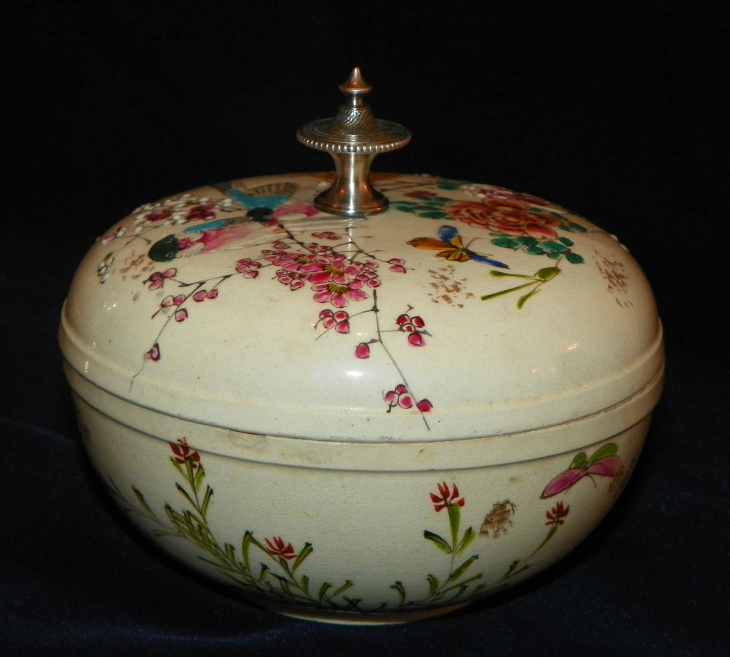 Japanese Satsuma Cream & Sugar Set in Holder. Circa 1880. Japanese Satsuma Cream & Sugar Set in Holder. Circa 1880.