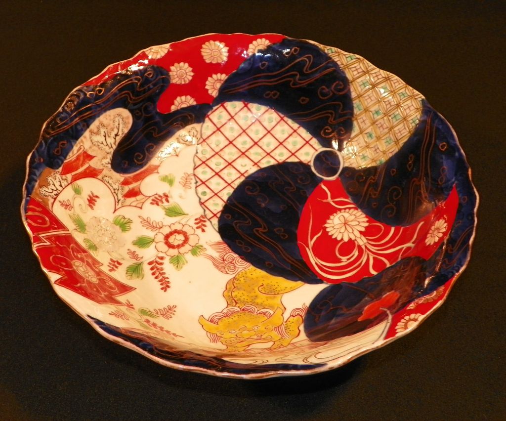 Japanese Imari Porcelain Bowl. 19th Century. Japanese Imari Porcelain Bowl. 19th Century.
